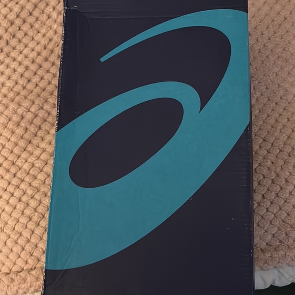 @asics sneakers for women - Picture 2 of 4